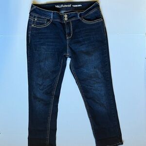 Wallflower the Luscious Curvy Fit 23.5 crop jeans